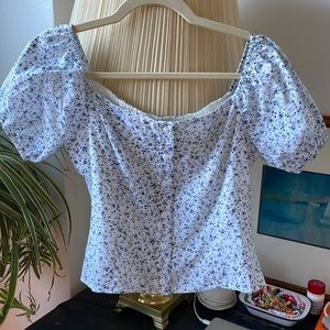 Floral top size small blue and white